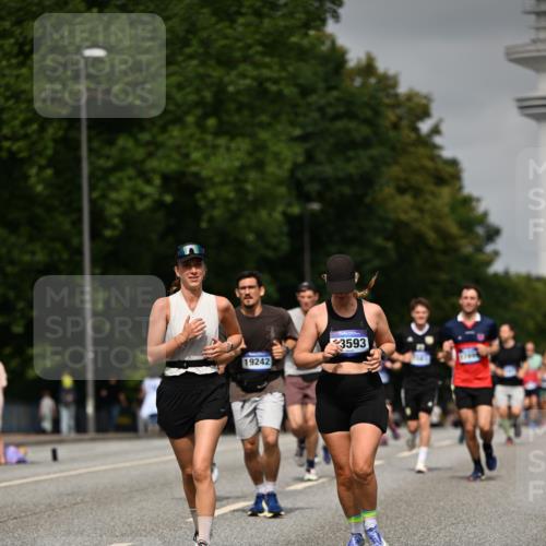 29.06.2025 - hella hamburg halbmarathon Dr. Thomas Lammeyer http://msf.ph/oto/8228264 29.06.2025 10:13:18 Kennedybrücke 1823, 3762, 4592, 7081, 9297, 9306, 10035, 10194, 10819, 11067 meine-sportfotos.de