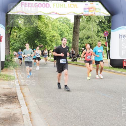 29.06.2025 - hella hamburg halbmarathon MichiJ http://msf.ph/oto/8228277 29.06.2025 10:49:20 Zwischen KM18-KM19 1377, 1432, 3625, 10128, 11771, 15516, 16424, 17096, 18355, 18452, 19240 meine-sportfotos.de
