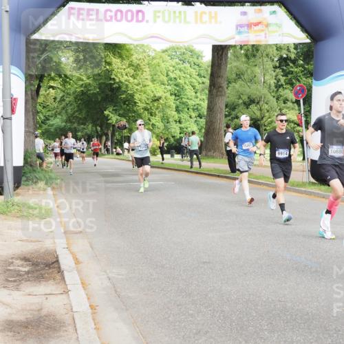 29.06.2025 - hella hamburg halbmarathon MichiJ http://msf.ph/oto/8228281 29.06.2025 10:26:03 Zwischen KM18-KM19 2404, 6095, 6529, 9914, 10680, 10738, 15178, 15261, 15939, 16523, 17192, 17723, 18103, 18159, 18216 meine-sportfotos.de