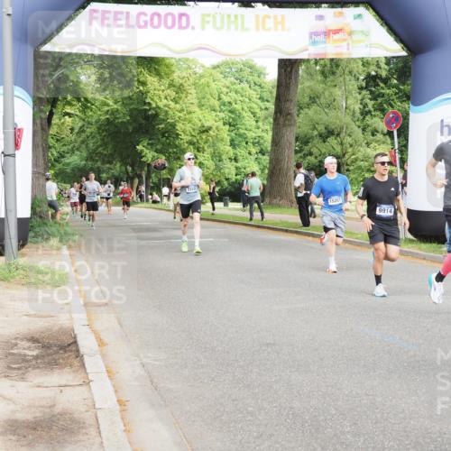 29.06.2025 - hella hamburg halbmarathon MichiJ http://msf.ph/oto/8228302 29.06.2025 10:26:03 Zwischen KM18-KM19 2404, 6095, 6529, 9914, 10680, 10738, 15178, 15261, 15939, 16523, 17192, 17723, 18103, 18159, 18216 meine-sportfotos.de