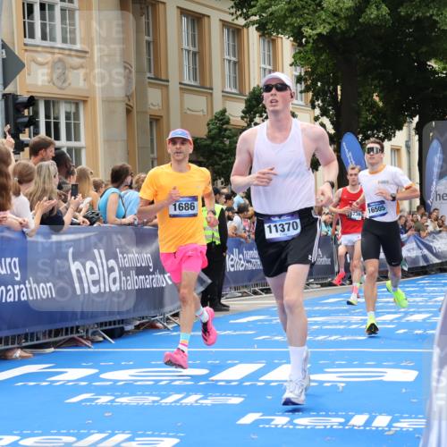 29.06.2025 - hella hamburg halbmarathon Strokosch-Dieckow http://msf.ph/oto/8228318 29.06.2025 10:32:06 Ziel 1407, 1686, 1894, 11150, 11370, 15826, 16505, 16736 meine-sportfotos.de