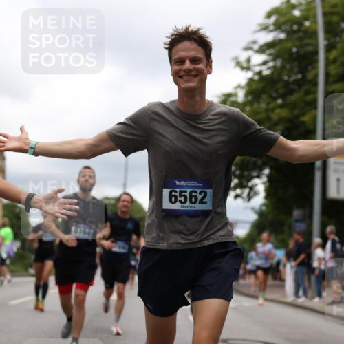29.06.2025 - hella hamburg halbmarathon Yannick Fuchs http://msf.ph/oto/8228328 29.06.2025 10:46:37 20KM 1098, 1257, 1482, 1657, 2111, 2444, 2814, 3258, 3715, 3952, 4121, 4557, 4558, 4726, 4837, 5116, 5169, 5194, 5378, 5399, 6164, 6561, 6562, 7178, 7312, 7475, 7896, 8172, 8316, 8720, 8955, 9145, 10529, 10811, 11459, 12135, 12519, 13211, 13301, 14198, 14286, 14791, 15001, 15144, 15275, 15446, 15506, 15690, 16320, 16929, 17130, 17198, 17710, 17773, 18331 meine-sportfotos.de