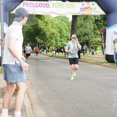 29.06.2025 - hella hamburg halbmarathon MichiJ http://msf.ph/oto/8228370 29.06.2025 10:26:05 Zwischen KM18-KM19 2404, 6095, 6529, 7310, 9914, 10680, 10738, 15178, 15261, 15939, 16523, 17192, 17723, 18103, 18216 meine-sportfotos.de