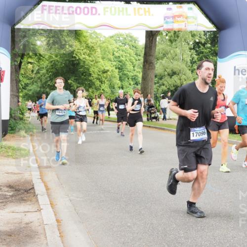 29.06.2025 - hella hamburg halbmarathon MichiJ http://msf.ph/oto/8228371 29.06.2025 10:49:21 Zwischen KM18-KM19 1147, 1377, 3625, 10128, 11771, 15516, 16424, 17096, 18355, 18452, 19240 meine-sportfotos.de