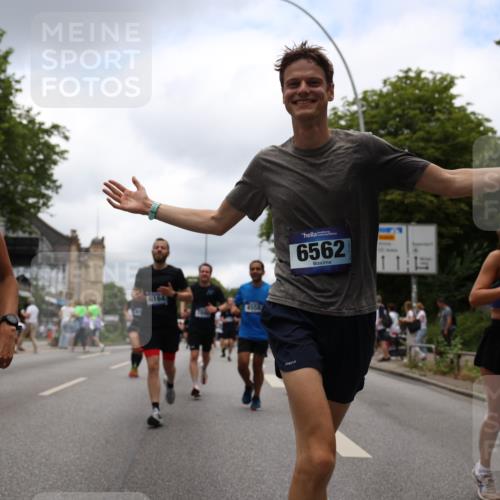 29.06.2025 - hella hamburg halbmarathon Yannick Fuchs http://msf.ph/oto/8228387 29.06.2025 10:46:37 20KM 1098, 1257, 1482, 1657, 2111, 2444, 2814, 3258, 3715, 3952, 4121, 4557, 4558, 4726, 4837, 5116, 5169, 5194, 5378, 5399, 6164, 6561, 6562, 7178, 7312, 7475, 7896, 8172, 8316, 8720, 8955, 9145, 10529, 10811, 11459, 12135, 12519, 13211, 13301, 14198, 14286, 14791, 15001, 15144, 15275, 15446, 15506, 15690, 16320, 16929, 17130, 17198, 17710, 17773, 18331 meine-sportfotos.de