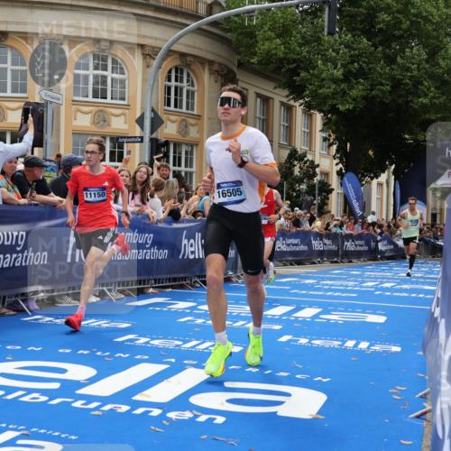 29.06.2025 - hella hamburg halbmarathon Strokosch-Dieckow http://msf.ph/oto/8228407 29.06.2025 10:32:08 Ziel 1686, 1894, 7272, 11150, 11370, 15826, 16505, 16736 meine-sportfotos.de