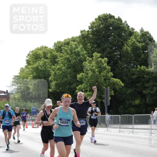 29.06.2025 - hella hamburg halbmarathon Jannik Wohlers http://msf.ph/oto/8228408 29.06.2025 10:27:51 Lombardsbrücke 3445, 5369, 5604, 7667, 8215, 8327, 9653, 9654, 12842, 13045, 13296, 13568, 13678, 14017, 14155, 15123, 18256, 18604 meine-sportfotos.de
