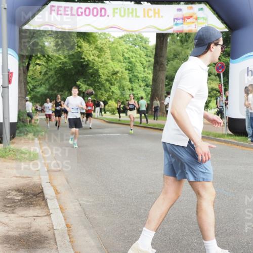 29.06.2025 - hella hamburg halbmarathon MichiJ http://msf.ph/oto/8228416 29.06.2025 10:26:07 Zwischen KM18-KM19 2404, 6529, 7310, 9914, 10680, 15178, 15261, 15939, 17192, 18103, 18216 meine-sportfotos.de