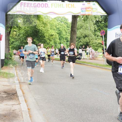29.06.2025 - hella hamburg halbmarathon MichiJ http://msf.ph/oto/8228424 29.06.2025 10:49:21 Zwischen KM18-KM19 1147, 1377, 3625, 10128, 11771, 15516, 16424, 17096, 18355, 18452, 19240 meine-sportfotos.de