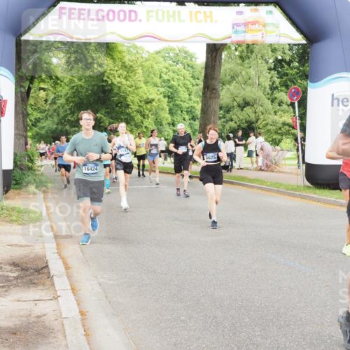 29.06.2025 - hella hamburg halbmarathon MichiJ http://msf.ph/oto/8228434 29.06.2025 10:49:21 Zwischen KM18-KM19 1147, 1377, 3625, 10128, 11771, 15516, 16424, 17096, 18355, 18452, 19240 meine-sportfotos.de