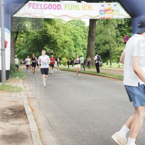 29.06.2025 - hella hamburg halbmarathon MichiJ http://msf.ph/oto/8228456 29.06.2025 10:26:07 Zwischen KM18-KM19 2404, 6529, 7310, 9914, 10680, 15178, 15261, 15939, 17192, 18103, 18216 meine-sportfotos.de