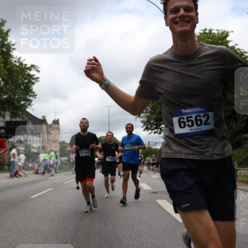 29.06.2025 - hella hamburg halbmarathon Yannick Fuchs http://msf.ph/oto/8228492 29.06.2025 10:46:38 20KM 1098, 1257, 1482, 1657, 2111, 2444, 2814, 3258, 3715, 3952, 4121, 4557, 4558, 4726, 4837, 5116, 5169, 5194, 5378, 6164, 6561, 6562, 7178, 7232, 7312, 7383, 7475, 7896, 8172, 8316, 8720, 8955, 9145, 10529, 10811, 11459, 12135, 12519, 13211, 13301, 14198, 14286, 14791, 14805, 15001, 15144, 15275, 15446, 15506, 15690, 16320, 16929, 17130, 17198, 17710, 17773, 18331 meine-sportfotos.de