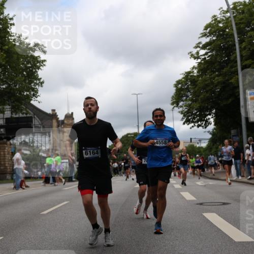 29.06.2025 - hella hamburg halbmarathon Yannick Fuchs http://msf.ph/oto/8228565 29.06.2025 10:46:38 20KM 1098, 1257, 1482, 1657, 2111, 2444, 2814, 3258, 3715, 3952, 4121, 4557, 4558, 4726, 4837, 5116, 5169, 5194, 5378, 6164, 6561, 6562, 7178, 7232, 7312, 7383, 7475, 7896, 8172, 8316, 8720, 8955, 9145, 10529, 10811, 11459, 12135, 12519, 13211, 13301, 14198, 14286, 14791, 14805, 15001, 15144, 15275, 15446, 15506, 15690, 16320, 16929, 17130, 17198, 17710, 17773, 18331 meine-sportfotos.de