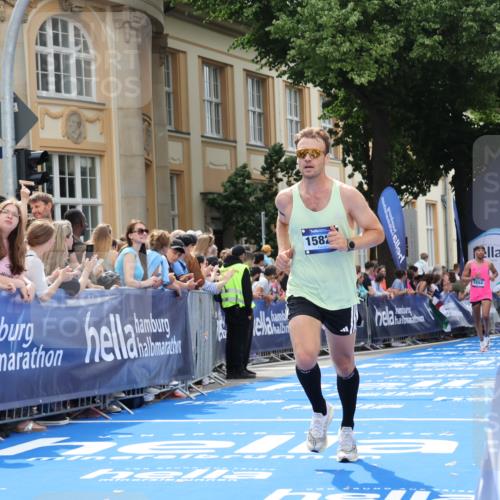 29.06.2025 - hella hamburg halbmarathon Strokosch-Dieckow http://msf.ph/oto/8228579 29.06.2025 10:32:11 Ziel 1686, 1894, 7272, 10876, 15826, 16065, 16505, 16736 meine-sportfotos.de