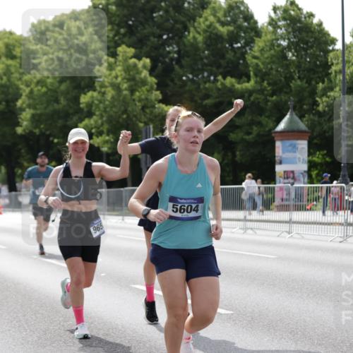 29.06.2025 - hella hamburg halbmarathon Jannik Wohlers http://msf.ph/oto/8228582 29.06.2025 10:27:52 Lombardsbrücke 3445, 5369, 5604, 7667, 8215, 8327, 9653, 9654, 13045, 13296, 13568, 14017, 14155, 15123, 18256, 18604 meine-sportfotos.de