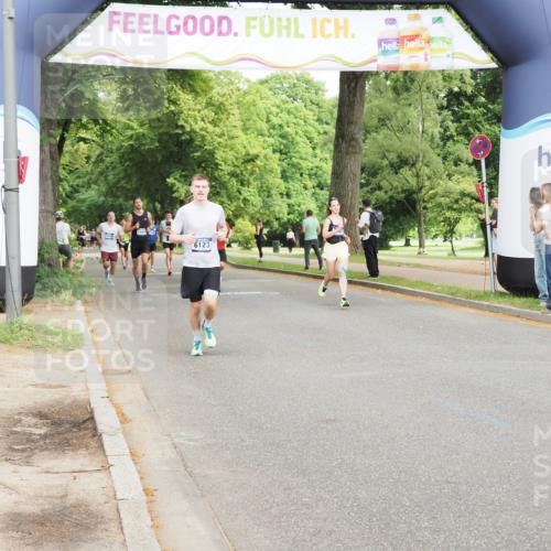 29.06.2025 - hella hamburg halbmarathon MichiJ http://msf.ph/oto/8228590 29.06.2025 10:26:08 Zwischen KM18-KM19 2404, 6047, 6529, 7310, 9914, 10680, 15178, 15261, 18216 meine-sportfotos.de