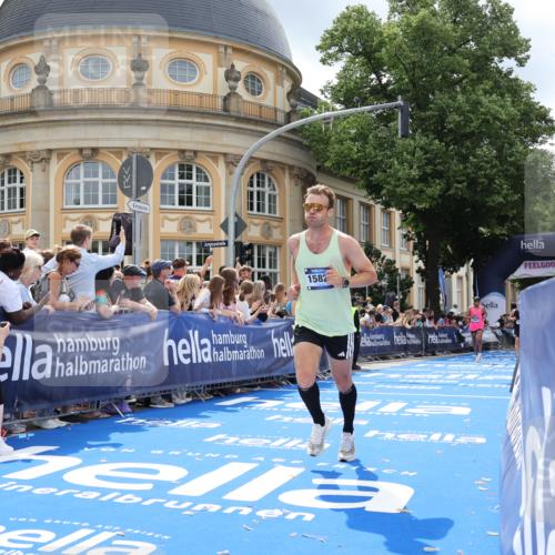 29.06.2025 - hella hamburg halbmarathon Strokosch-Dieckow http://msf.ph/oto/8228599 29.06.2025 10:32:11 Ziel 1686, 1894, 7272, 10876, 15826, 16065, 16505, 16736 meine-sportfotos.de