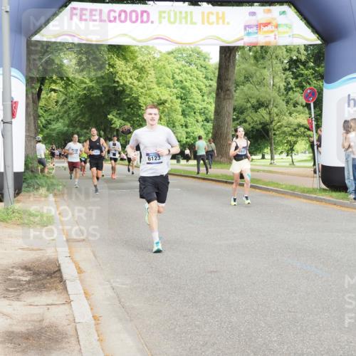 29.06.2025 - hella hamburg halbmarathon MichiJ http://msf.ph/oto/8228614 29.06.2025 10:26:08 Zwischen KM18-KM19 2404, 6047, 6529, 7310, 9914, 10680, 15178, 15261, 18216 meine-sportfotos.de