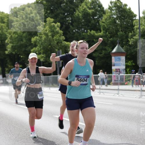 29.06.2025 - hella hamburg halbmarathon Jannik Wohlers http://msf.ph/oto/8228627 29.06.2025 10:27:52 Lombardsbrücke 3445, 5369, 5604, 7667, 8215, 8327, 9653, 9654, 13045, 13296, 13568, 14017, 14155, 15123, 18256, 18604 meine-sportfotos.de