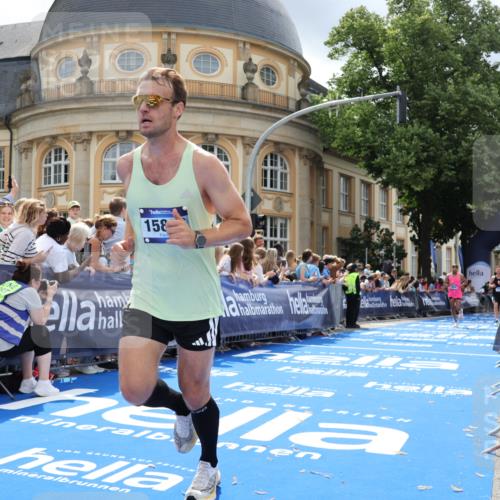 29.06.2025 - hella hamburg halbmarathon Strokosch-Dieckow http://msf.ph/oto/8228629 29.06.2025 10:32:12 Ziel 1894, 7272, 10876, 15826, 16065, 16505, 16736 meine-sportfotos.de