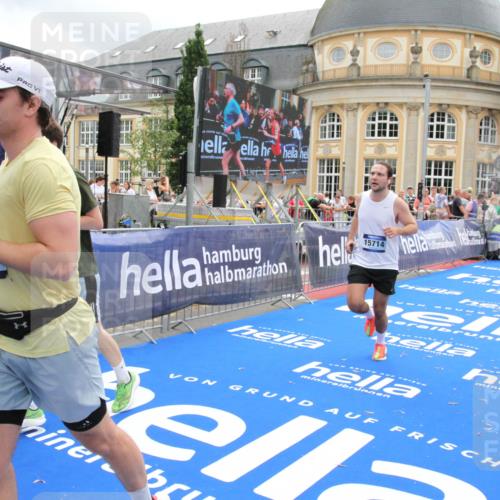 29.06.2025 - hella hamburg halbmarathon Michael Strokosch http://msf.ph/oto/8228652 29.06.2025 10:46:44 Ziel 1920, 1942, 3976, 6630, 9051, 13554, 15026, 15133, 15714, 16175, 17743, 17865, 18297, 19128 meine-sportfotos.de