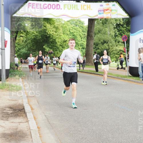 29.06.2025 - hella hamburg halbmarathon MichiJ http://msf.ph/oto/8228653 29.06.2025 10:26:09 Zwischen KM18-KM19 2404, 6047, 6123, 6529, 7310, 9914, 10451, 10680, 15261, 18216 meine-sportfotos.de