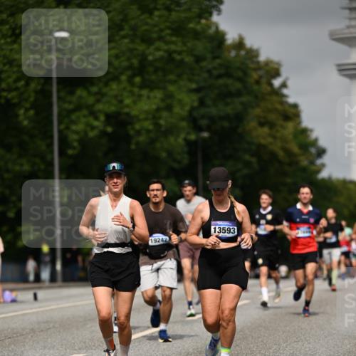 29.06.2025 - hella hamburg halbmarathon Dr. Thomas Lammeyer http://msf.ph/oto/8228656 29.06.2025 10:13:18 Kennedybrücke 1823, 3762, 4592, 7081, 9297, 9306, 10035, 10194, 10819, 11067 meine-sportfotos.de