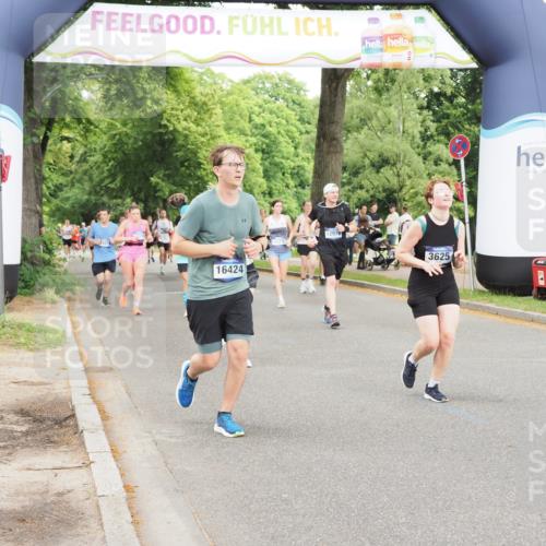 29.06.2025 - hella hamburg halbmarathon MichiJ http://msf.ph/oto/8228663 29.06.2025 10:49:22 Zwischen KM18-KM19 1147, 1377, 3625, 10128, 12978, 15516, 16424, 17096, 18355, 19240 meine-sportfotos.de