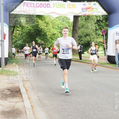 29.06.2025 - hella hamburg halbmarathon MichiJ http://msf.ph/oto/8228672 29.06.2025 10:26:09 Zwischen KM18-KM19 2404, 6047, 6123, 6529, 7310, 9914, 10451, 10680, 15261, 18216 meine-sportfotos.de