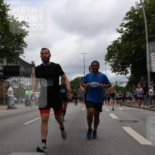 29.06.2025 - hella hamburg halbmarathon Yannick Fuchs http://msf.ph/oto/8228673 29.06.2025 10:46:38 20KM 1098, 1257, 1482, 1657, 2111, 2444, 2814, 3258, 3715, 3952, 4121, 4557, 4558, 4726, 4837, 5116, 5169, 5194, 5378, 6164, 6561, 6562, 7178, 7232, 7312, 7383, 7475, 7896, 8172, 8316, 8720, 8955, 9145, 10529, 10811, 11459, 12135, 12519, 13211, 13301, 14198, 14286, 14791, 14805, 15001, 15144, 15275, 15446, 15506, 15690, 16320, 16929, 17130, 17198, 17710, 17773, 18331 meine-sportfotos.de
