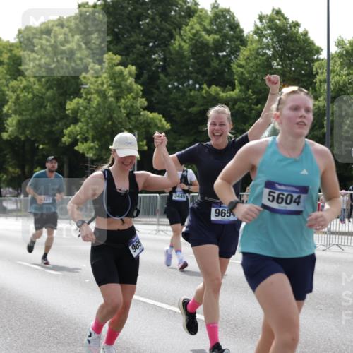 29.06.2025 - hella hamburg halbmarathon Jannik Wohlers http://msf.ph/oto/8228683 29.06.2025 10:27:52 Lombardsbrücke 3445, 5369, 5604, 7667, 8215, 8327, 9653, 9654, 13045, 13296, 13568, 14017, 14155, 15123, 18256, 18604 meine-sportfotos.de