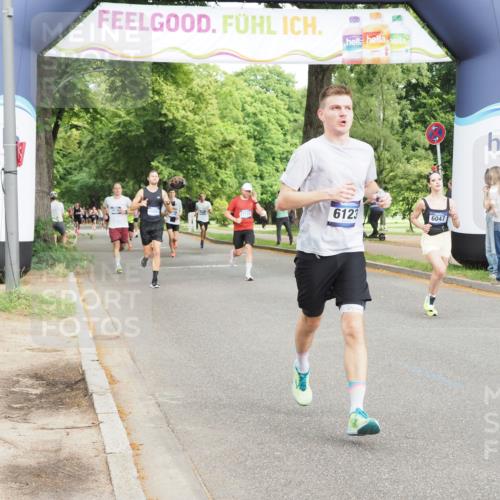 29.06.2025 - hella hamburg halbmarathon MichiJ http://msf.ph/oto/8228702 29.06.2025 10:26:09 Zwischen KM18-KM19 2404, 6047, 6123, 6529, 7310, 9914, 10451, 10680, 15261, 18216 meine-sportfotos.de