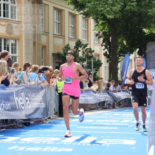 29.06.2025 - hella hamburg halbmarathon Strokosch-Dieckow http://msf.ph/oto/8228718 29.06.2025 10:32:15 Ziel 1894, 7272, 10484, 10876, 15826, 16065 meine-sportfotos.de