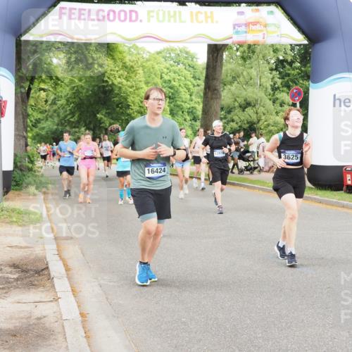 29.06.2025 - hella hamburg halbmarathon MichiJ http://msf.ph/oto/8228720 29.06.2025 10:49:23 Zwischen KM18-KM19 1147, 1377, 3625, 5379, 10128, 12978, 15516, 16424, 17096, 17119, 18355, 19240 meine-sportfotos.de