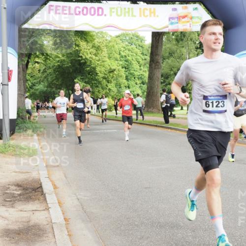 29.06.2025 - hella hamburg halbmarathon MichiJ http://msf.ph/oto/8228754 29.06.2025 10:26:10 Zwischen KM18-KM19 2404, 6047, 6123, 7310, 9914, 10451, 10680, 15261, 17125, 18216 meine-sportfotos.de