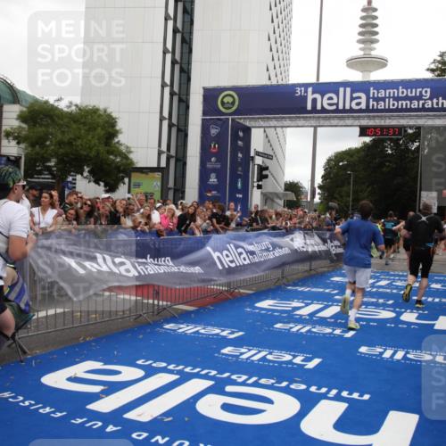 29.06.2025 - hella hamburg halbmarathon Michael Strokosch http://msf.ph/oto/8228758 29.06.2025 10:51:36 Ziel 1335, 5008, 7943, 10691, 13403, 13792, 15871, 17131, 19007 meine-sportfotos.de