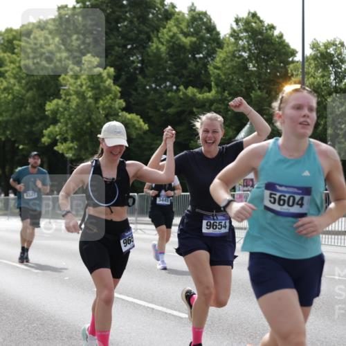 29.06.2025 - hella hamburg halbmarathon Jannik Wohlers http://msf.ph/oto/8228763 29.06.2025 10:27:52 Lombardsbrücke 3445, 5369, 5604, 7667, 8215, 8327, 9653, 9654, 13045, 13296, 13568, 14017, 14155, 15123, 18256, 18604 meine-sportfotos.de