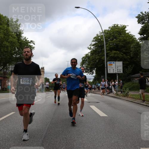 29.06.2025 - hella hamburg halbmarathon Yannick Fuchs http://msf.ph/oto/8228783 29.06.2025 10:46:39 20KM 1098, 1257, 1482, 1657, 2111, 2444, 2814, 3258, 3715, 3952, 4121, 4557, 4558, 4726, 5116, 5169, 5194, 5378, 6164, 6561, 6562, 7178, 7232, 7383, 7475, 7896, 8172, 8316, 8587, 8720, 8955, 9145, 10529, 10811, 11459, 12135, 12519, 13211, 13301, 14198, 14286, 14791, 14805, 15001, 15144, 15275, 15446, 15506, 15690, 16320, 16929, 17130, 17198, 17710, 17773, 18331 meine-sportfotos.de