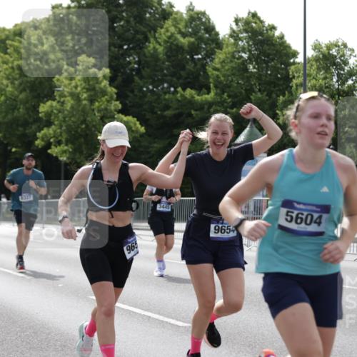 29.06.2025 - hella hamburg halbmarathon Jannik Wohlers http://msf.ph/oto/8228795 29.06.2025 10:27:52 Lombardsbrücke 3445, 5369, 5604, 7667, 8215, 8327, 9653, 9654, 13045, 13296, 13568, 14017, 14155, 15123, 18256, 18604 meine-sportfotos.de
