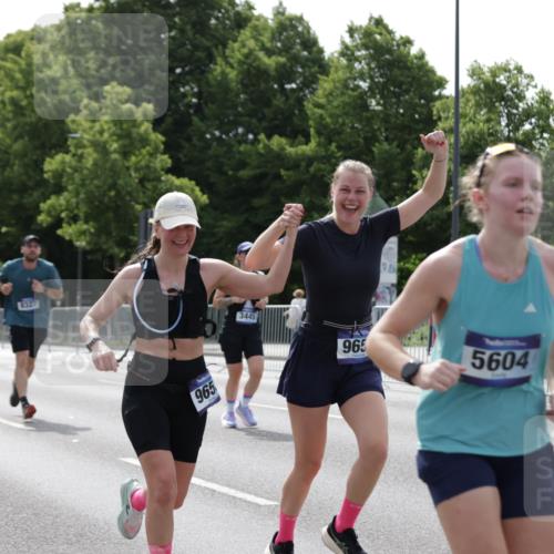 29.06.2025 - hella hamburg halbmarathon Jannik Wohlers http://msf.ph/oto/8228830 29.06.2025 10:27:52 Lombardsbrücke 3445, 5369, 5604, 7667, 8215, 8327, 9653, 9654, 13045, 13296, 13568, 14017, 14155, 15123, 18256, 18604 meine-sportfotos.de