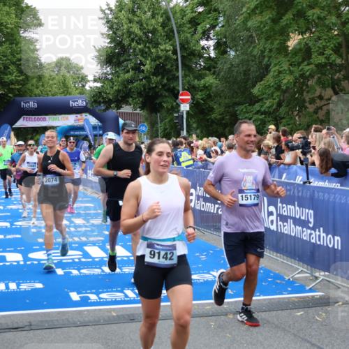 29.06.2025 - hella hamburg halbmarathon Zöllner http://msf.ph/oto/8228848 29.06.2025 10:53:24 Ziel 1683, 1727, 2074, 2354, 4065, 6198, 6942, 7312, 8651, 9142, 11844, 12490, 13997, 15179, 15681, 15838, 18134, 18901 meine-sportfotos.de
