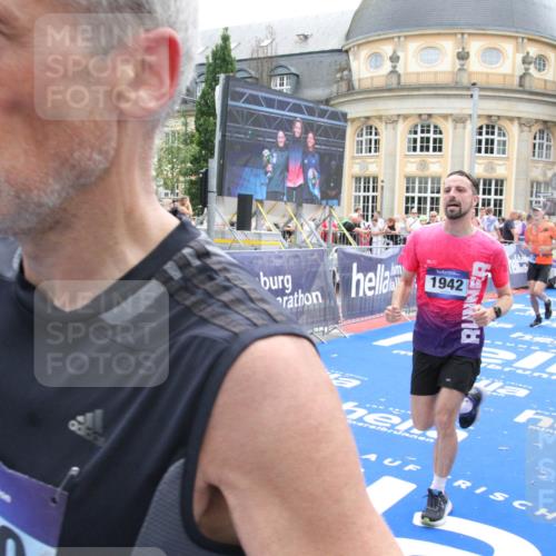 29.06.2025 - hella hamburg halbmarathon Michael Strokosch http://msf.ph/oto/8228866 29.06.2025 10:46:46 Ziel 1920, 1942, 3976, 6630, 11858, 13554, 14541, 15026, 15714, 15900, 16175, 17353, 17743, 17865, 18297, 19128 meine-sportfotos.de