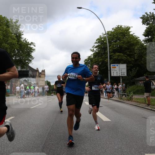 29.06.2025 - hella hamburg halbmarathon Yannick Fuchs http://msf.ph/oto/8228873 29.06.2025 10:46:39 20KM 1098, 1257, 1482, 1657, 2111, 2444, 2814, 3258, 3715, 3952, 4121, 4557, 4558, 4726, 5116, 5169, 5194, 5378, 6164, 6561, 6562, 7178, 7232, 7383, 7475, 7896, 8172, 8316, 8587, 8720, 8955, 9145, 10529, 10811, 11459, 12135, 12519, 13211, 13301, 14198, 14286, 14791, 14805, 15001, 15144, 15275, 15446, 15506, 15690, 16320, 16929, 17130, 17198, 17710, 17773, 18331 meine-sportfotos.de
