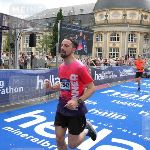 29.06.2025 - hella hamburg halbmarathon Michael Strokosch http://msf.ph/oto/8228891 29.06.2025 10:46:47 Ziel 1920, 1942, 3976, 6630, 11858, 14541, 15714, 15900, 16175, 17353, 17669, 17743, 17865, 18297, 19128 meine-sportfotos.de