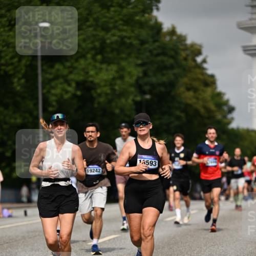 29.06.2025 - hella hamburg halbmarathon Dr. Thomas Lammeyer http://msf.ph/oto/8228913 29.06.2025 10:13:19 Kennedybrücke 1823, 3762, 4592, 7081, 9297, 9306, 10035, 10194, 10819, 11067 meine-sportfotos.de