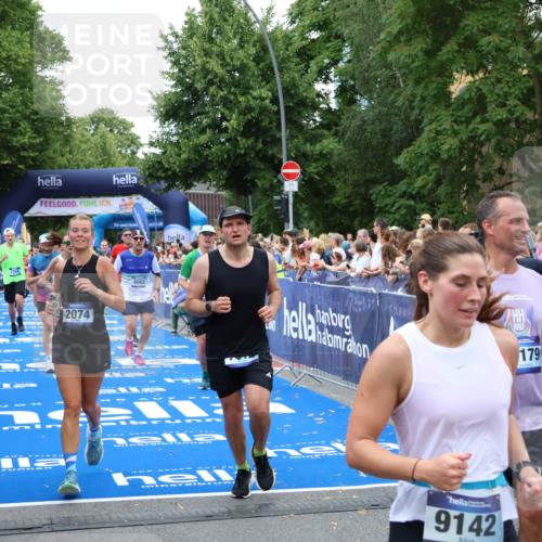 29.06.2025 - hella hamburg halbmarathon Zöllner http://msf.ph/oto/8228922 29.06.2025 10:53:25 Ziel 1683, 1727, 2074, 2354, 4065, 6198, 6629, 6942, 7312, 8651, 11844, 12490, 13997, 15681, 15838, 18134, 18901 meine-sportfotos.de