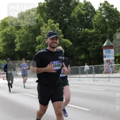 29.06.2025 - hella hamburg halbmarathon Jannik Wohlers http://msf.ph/oto/8228944 29.06.2025 10:27:56 Lombardsbrücke 3445, 5369, 5604, 7667, 7980, 8327, 9653, 9654, 13045, 13296, 13400, 14017, 15123, 18256, 18604, 19180 meine-sportfotos.de