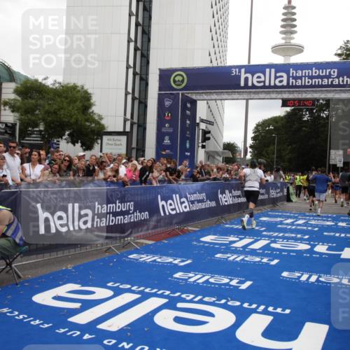 29.06.2025 - hella hamburg halbmarathon Michael Strokosch http://msf.ph/oto/8228949 29.06.2025 10:51:38 Ziel 1335, 5008, 7943, 10691, 13327, 13403, 19007 meine-sportfotos.de