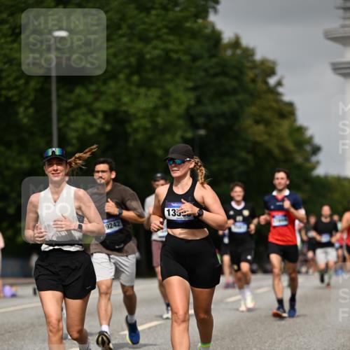 29.06.2025 - hella hamburg halbmarathon Dr. Thomas Lammeyer http://msf.ph/oto/8228961 29.06.2025 10:13:19 Kennedybrücke 1823, 3762, 4592, 7081, 9297, 9306, 10035, 10194, 10819, 11067 meine-sportfotos.de