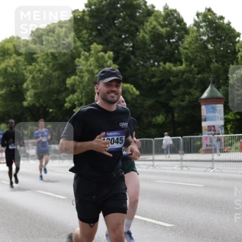 29.06.2025 - hella hamburg halbmarathon Jannik Wohlers http://msf.ph/oto/8228983 29.06.2025 10:27:56 Lombardsbrücke 3445, 5369, 5604, 7667, 7980, 8327, 9653, 9654, 13045, 13296, 13400, 14017, 15123, 18256, 18604, 19180 meine-sportfotos.de